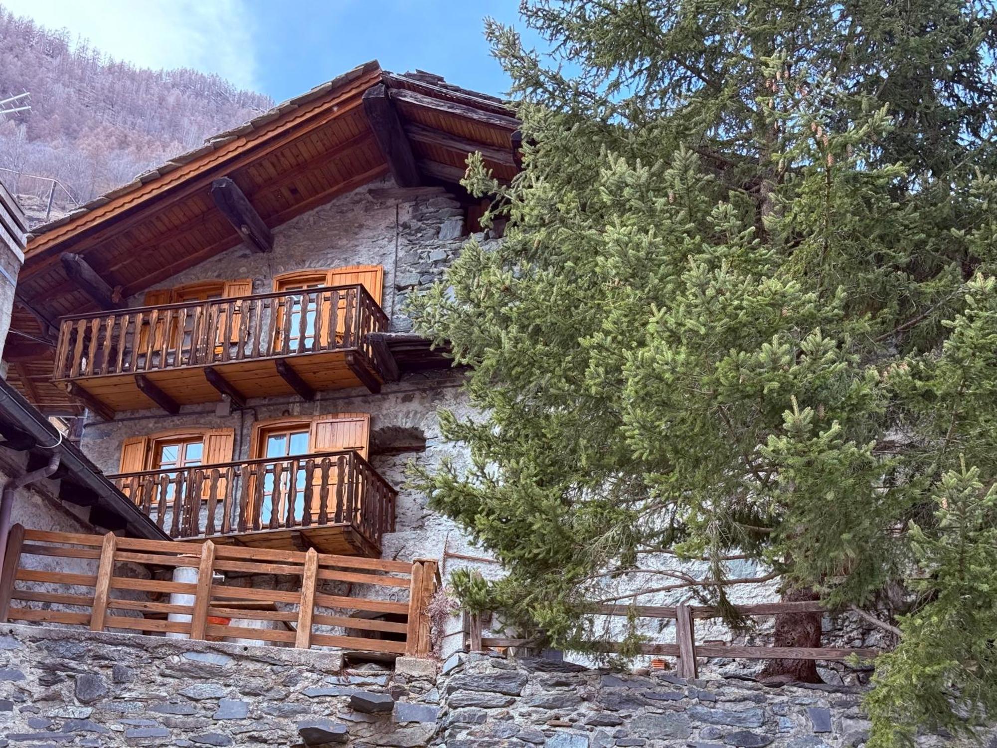Casa Vacanze Nora Chamois Exterior photo